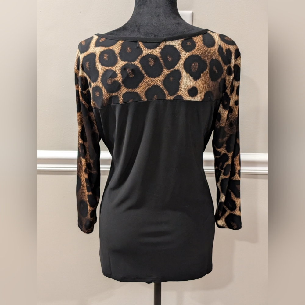 Liz McCoy Black & Animal Print Top (NWT) ☘️ 3 for $33 ☘️ - Picture 4 of 7